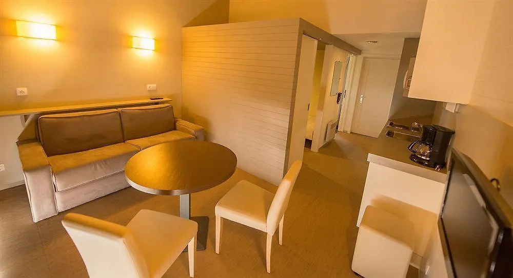 C-Hotels Zeegalm Миделкерк 3*,