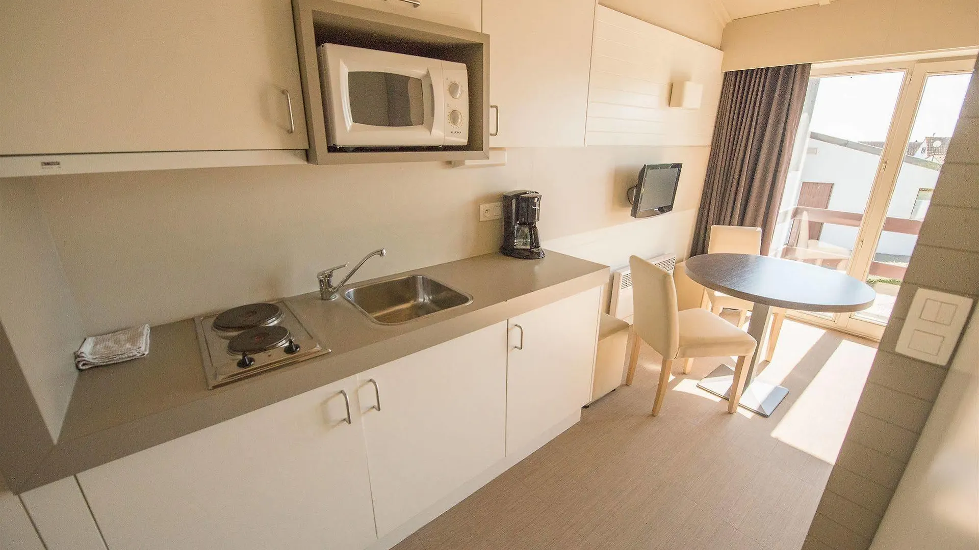 Отель C-Hotels Zeegalm Миделкерк